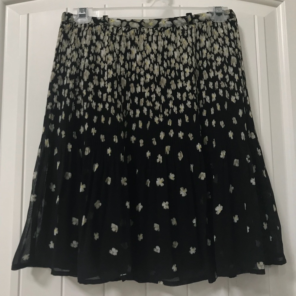 Elle pleated floral skirt